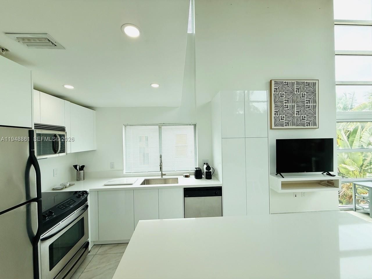 7700 Collins Ave , Unit 5, Miami Beach, FL 33141 Photo