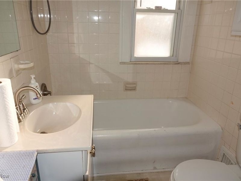 1526 Parker Drive, Mayfield Heights, OH 44124 Photo 19