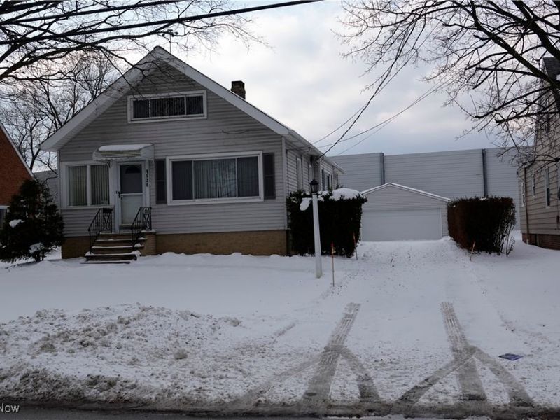 1526 Parker Drive, Mayfield Heights, OH 44124 Photo 3