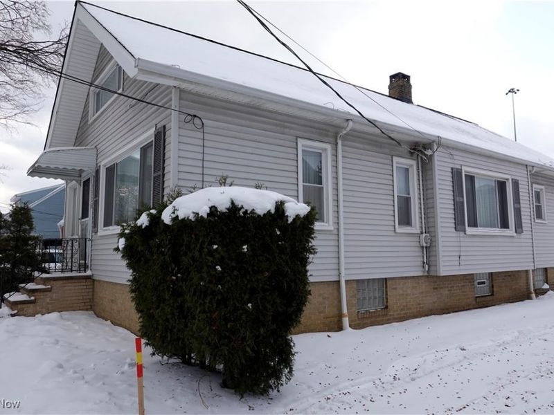 1526 Parker Drive, Mayfield Heights, OH 44124 Photo 4