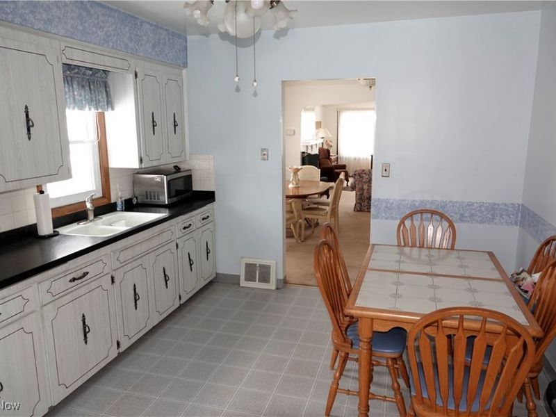 1526 Parker Drive, Mayfield Heights, OH 44124 Photo 6