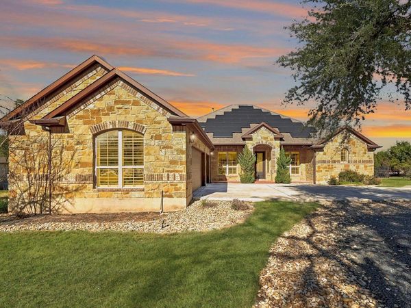 390 Hawthorne LOOP, Driftwood, TX 78619