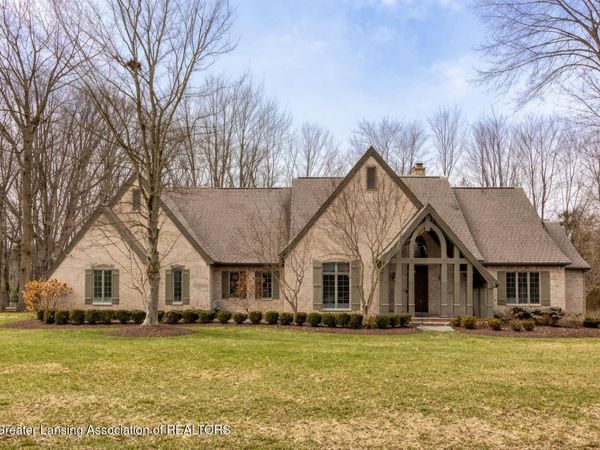 6445 Oakencliffe Lane, East Lansing, MI 48823
