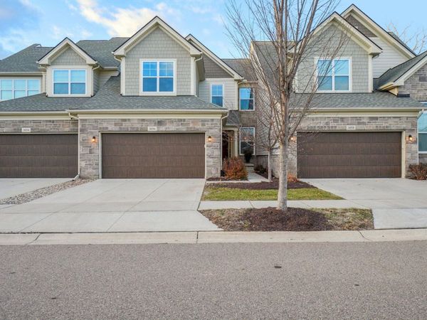 3056 N Spurway Drive, Ann Arbor, MI 48105