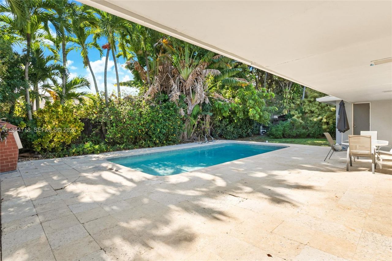 1920 NE 206th Ter, Miami, FL 33179 Photo