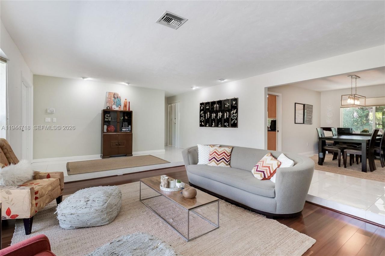 1920 NE 206th Ter, Miami, FL 33179 Photo