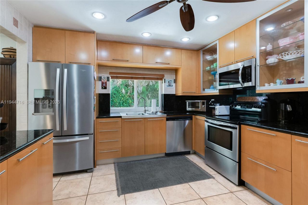 1920 NE 206th Ter, Miami, FL 33179 Photo