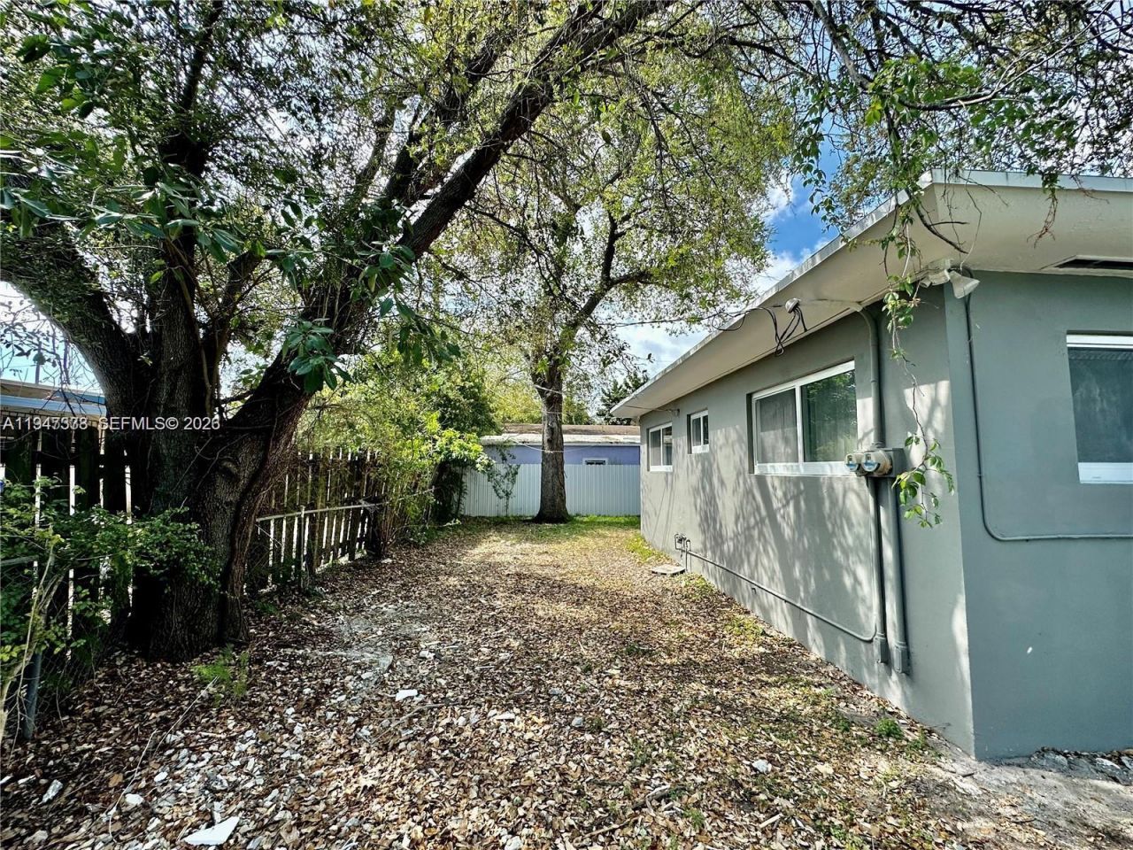 1894 NW 53rd St , Miami, FL 33142 Photo