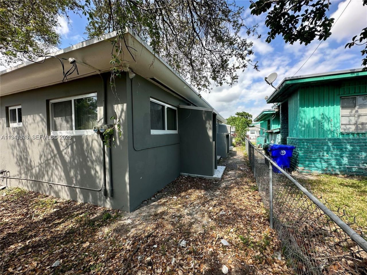 1894 NW 53rd St , Miami, FL 33142 Photo