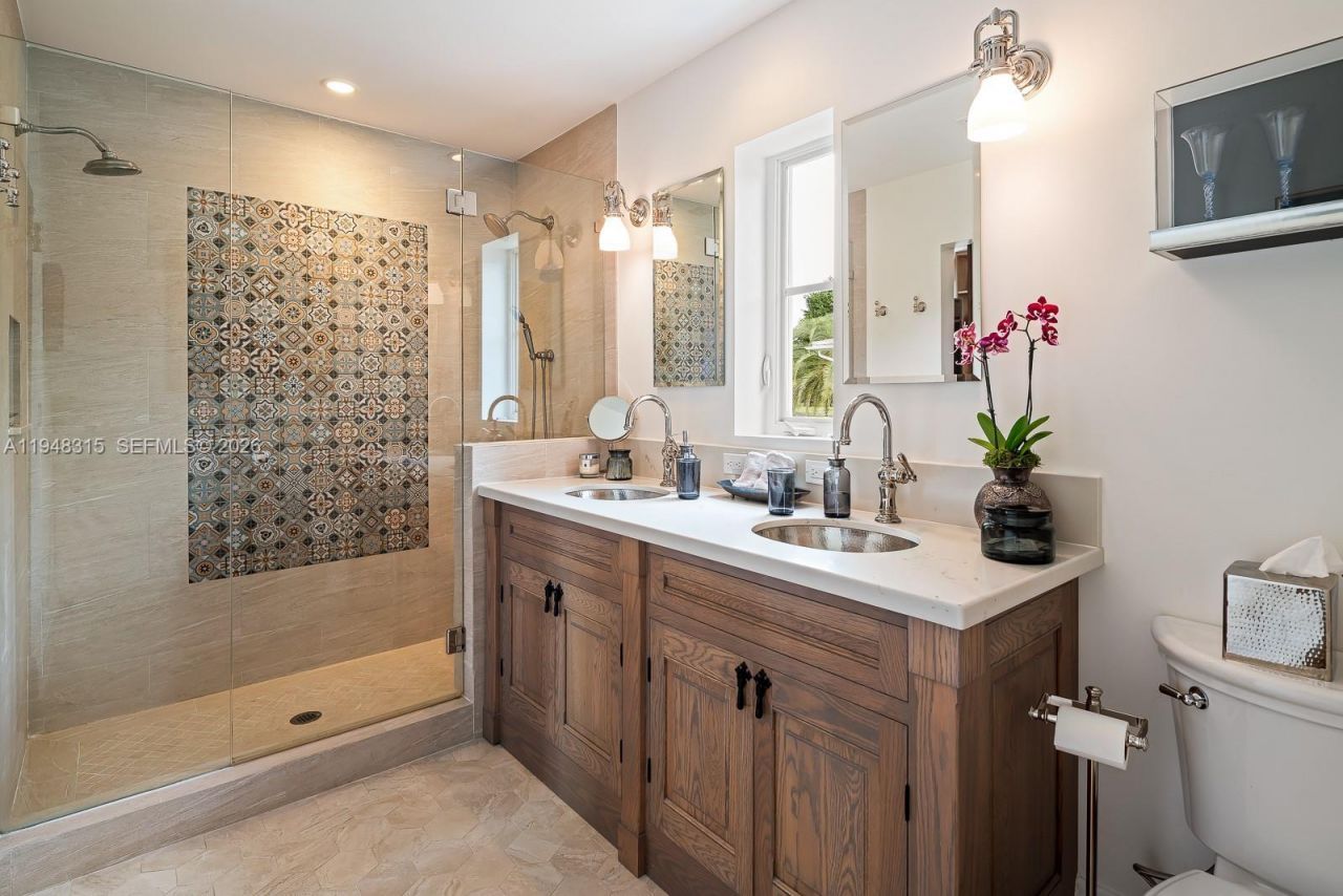 1234 S Greenway Dr, Coral Gables, FL 33134 Photo