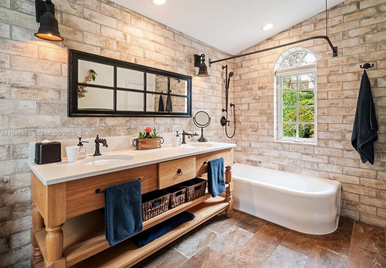 1234 S Greenway Dr, Coral Gables, FL 33134 Photo