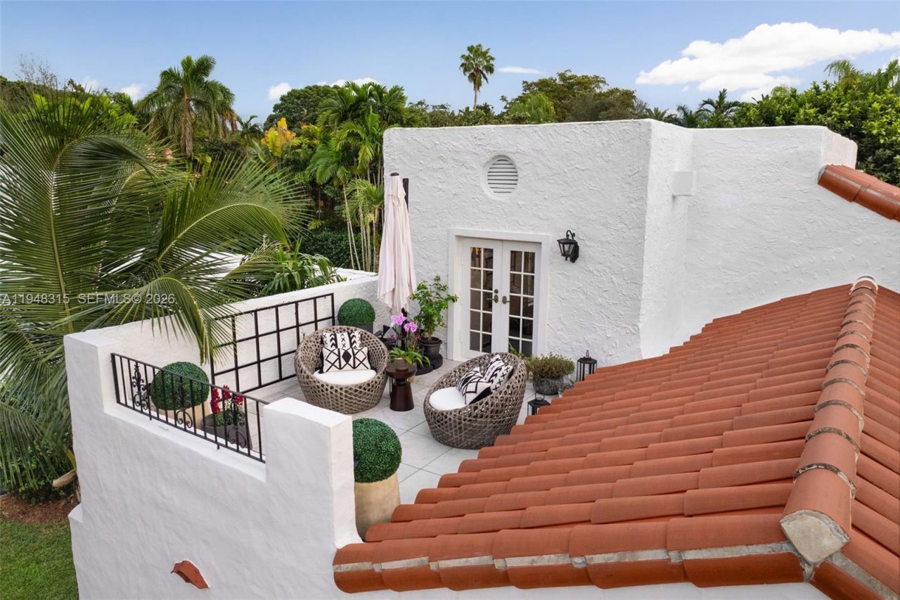 1234 S Greenway Dr, Coral Gables, FL 33134 Photo