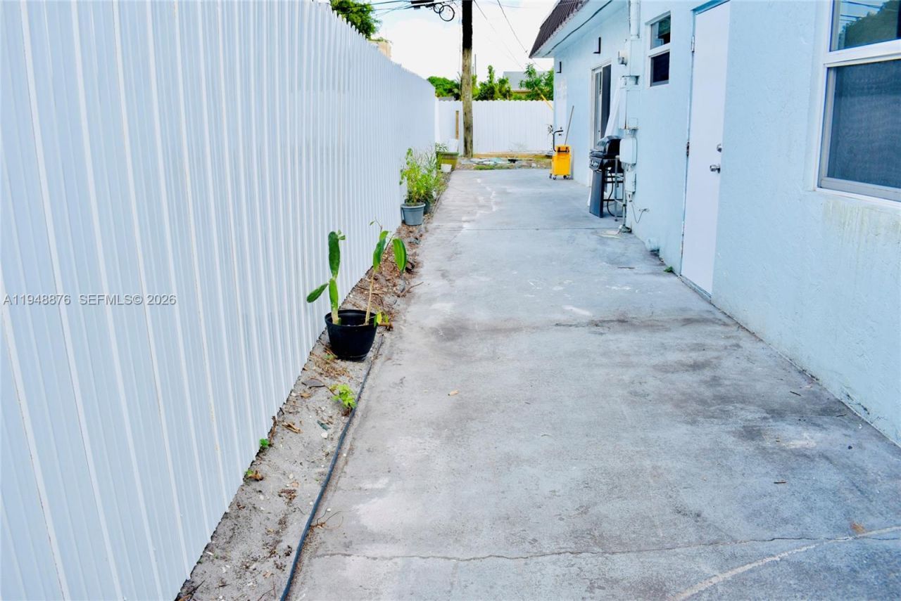 2280 SW 43rd Ave , Unit 2, Fort Lauderdale, FL 33317 Photo