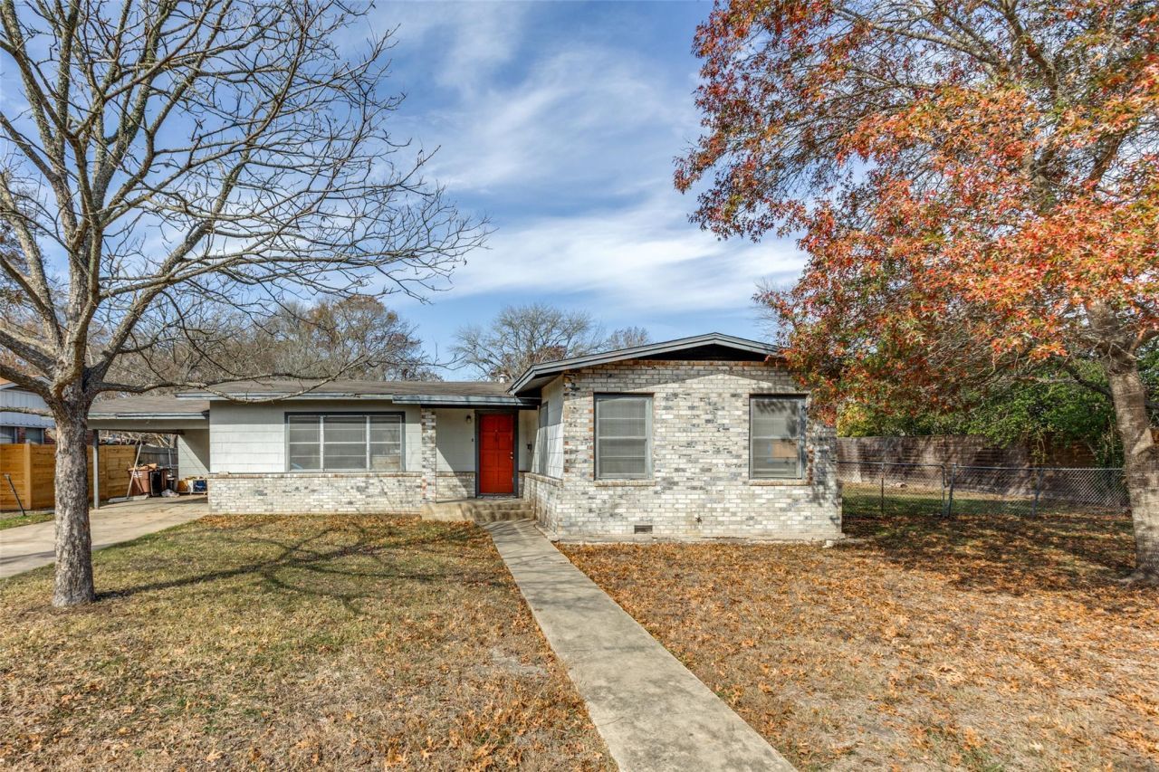705 Campbell St, Lockhart, TX 78644 Main Photo
