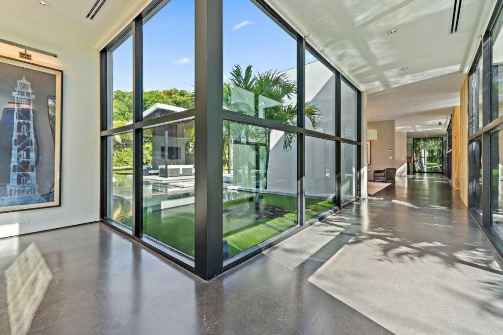 12 N Beach Road, Jupiter Island, FL 33455 Photo