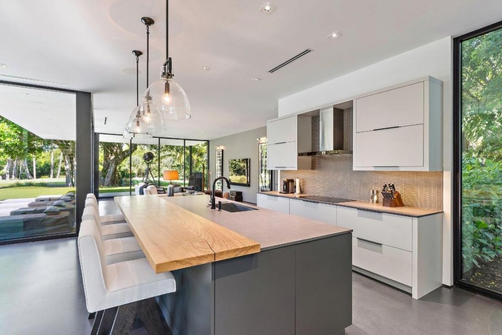 12 N Beach Road, Jupiter Island, FL 33455 Photo