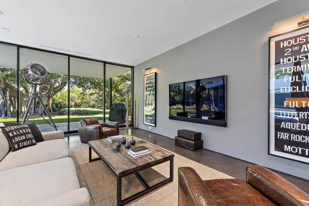 12 N Beach Road, Jupiter Island, FL 33455 Photo