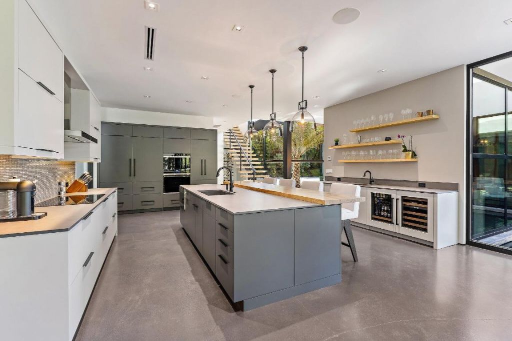 12 N Beach Road, Jupiter Island, FL 33455 Photo