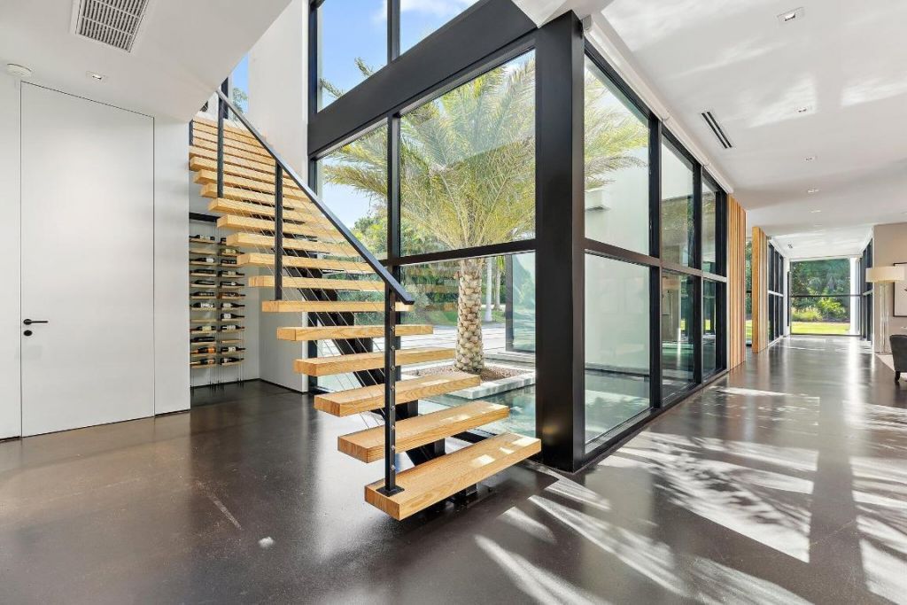 12 N Beach Road, Jupiter Island, FL 33455 Photo