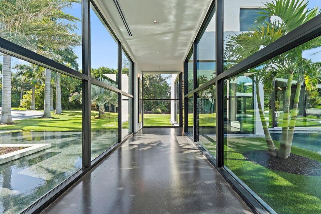 12 N Beach Road, Jupiter Island, FL 33455 Photo