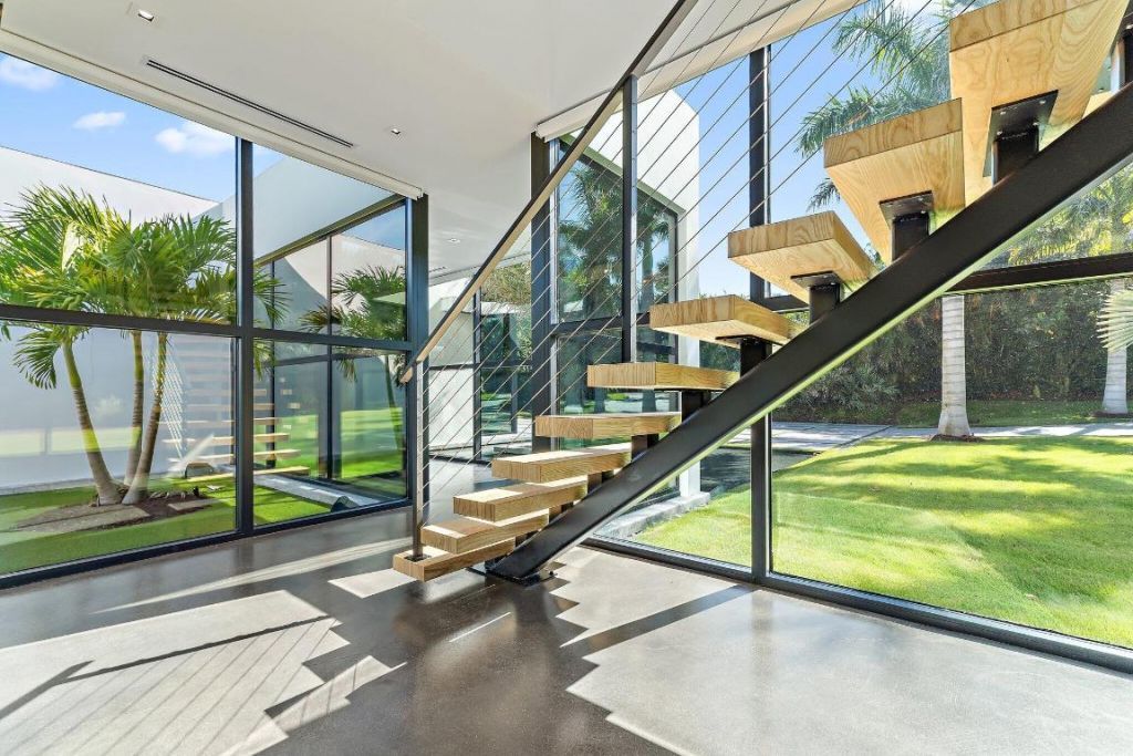 12 N Beach Road, Jupiter Island, FL 33455 Photo