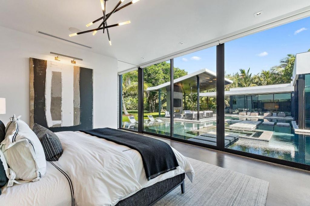 12 N Beach Road, Jupiter Island, FL 33455 Photo