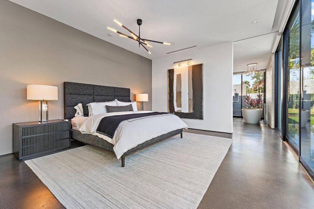 12 N Beach Road, Jupiter Island, FL 33455 Photo