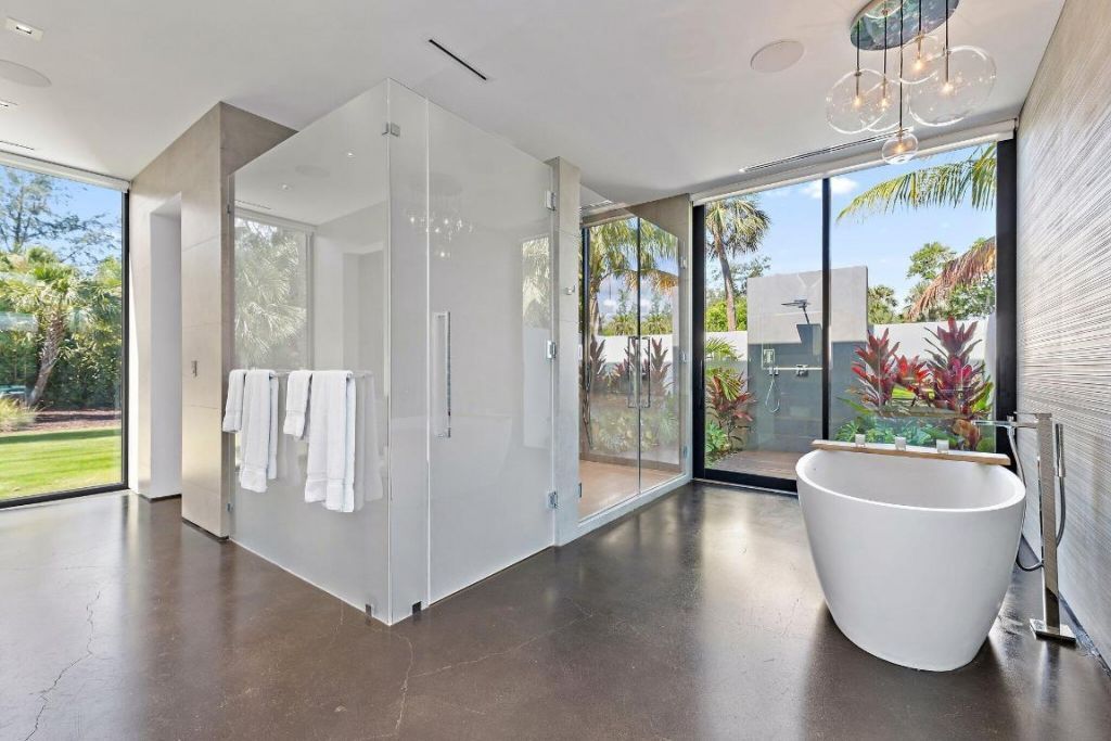 12 N Beach Road, Jupiter Island, FL 33455 Photo