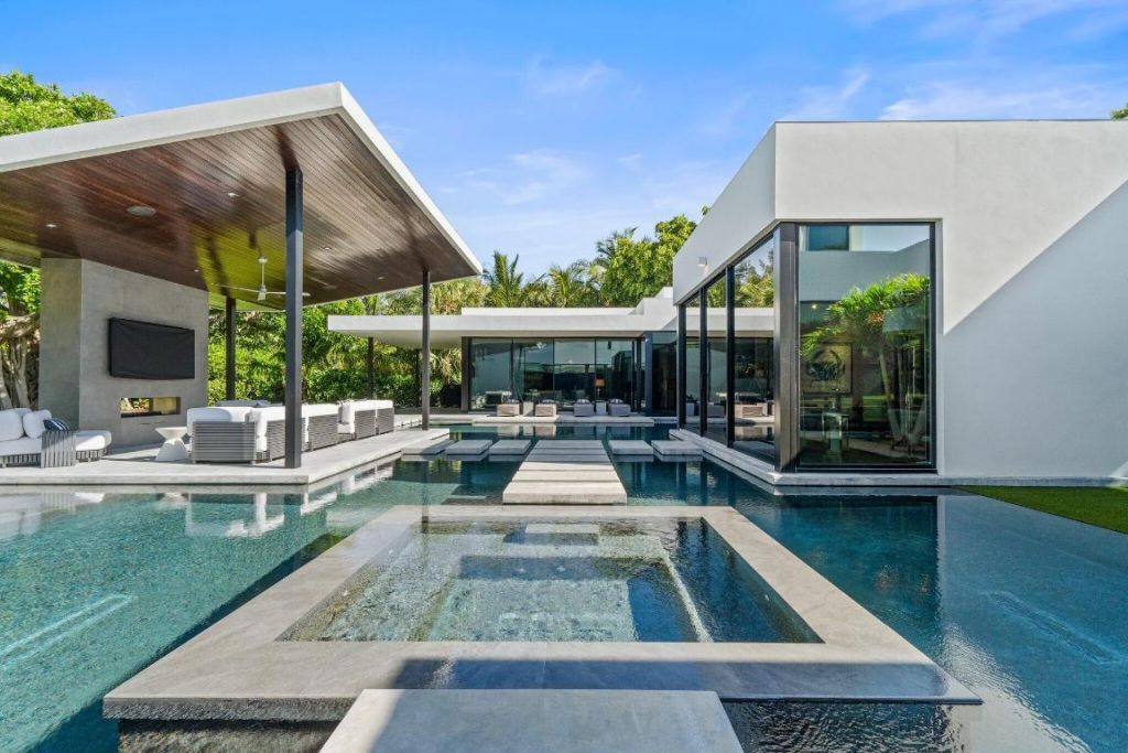 12 N Beach Road, Jupiter Island, FL 33455 Photo