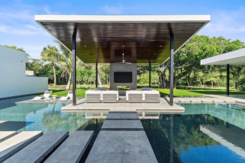 12 N Beach Road, Jupiter Island, FL 33455 Photo