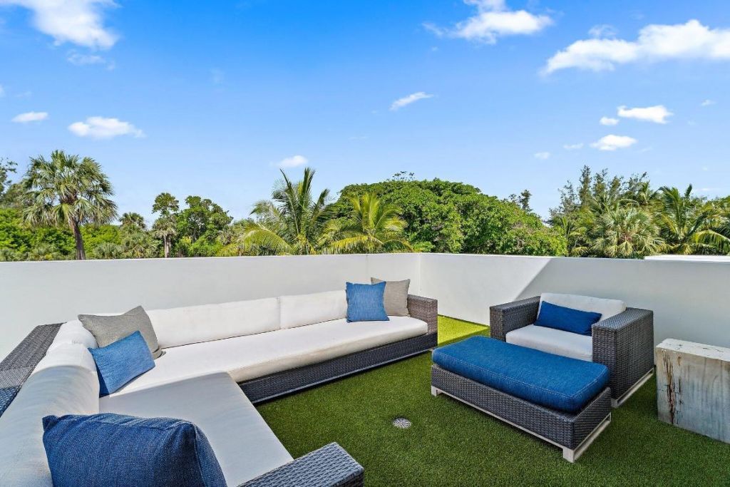 12 N Beach Road, Jupiter Island, FL 33455 Photo