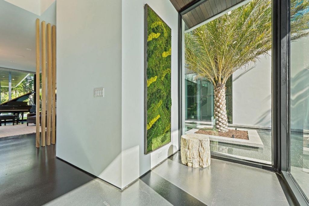 12 N Beach Road, Jupiter Island, FL 33455 Photo