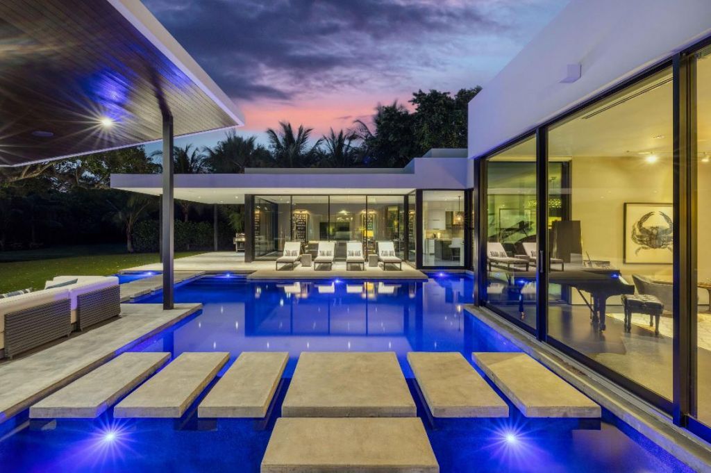 12 N Beach Road, Jupiter Island, FL 33455 Photo