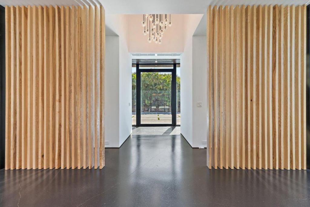 12 N Beach Road, Jupiter Island, FL 33455 Photo