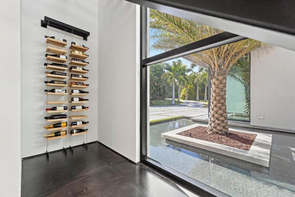 12 N Beach Road, Jupiter Island, FL 33455 Photo