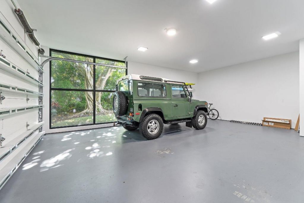 12 N Beach Road, Jupiter Island, FL 33455 Photo