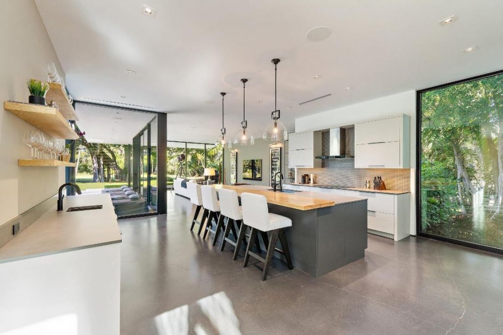 12 N Beach Road, Jupiter Island, FL 33455 Photo