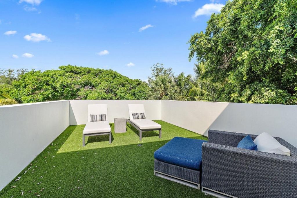 12 N Beach Road, Jupiter Island, FL 33455 Photo