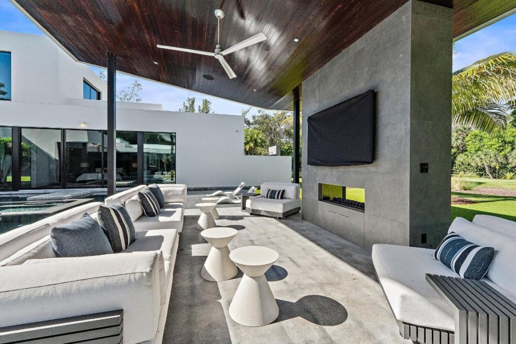 12 N Beach Road, Jupiter Island, FL 33455 Photo