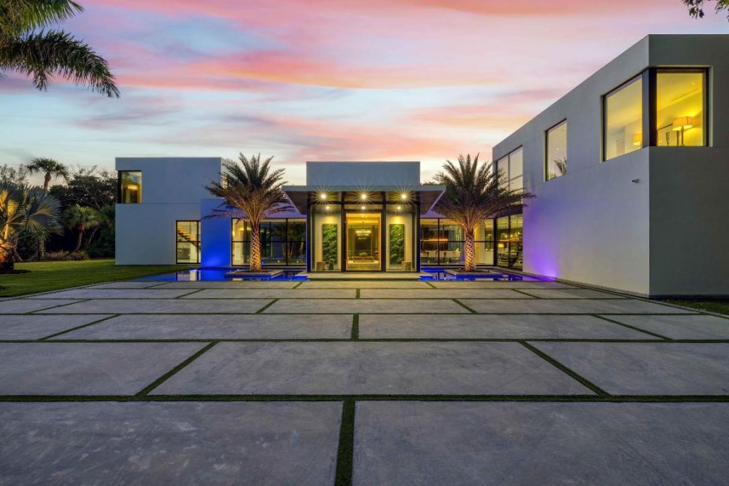 12 N Beach Road, Jupiter Island, FL 33455 Photo