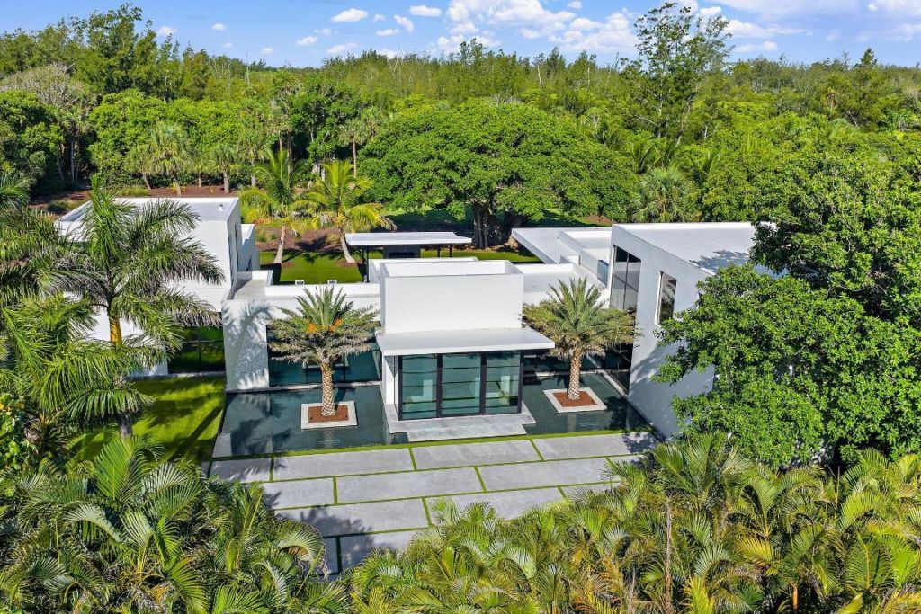 12 N Beach Road, Jupiter Island, FL 33455 Photo