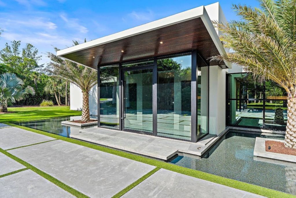 12 N Beach Road, Jupiter Island, FL 33455 Photo