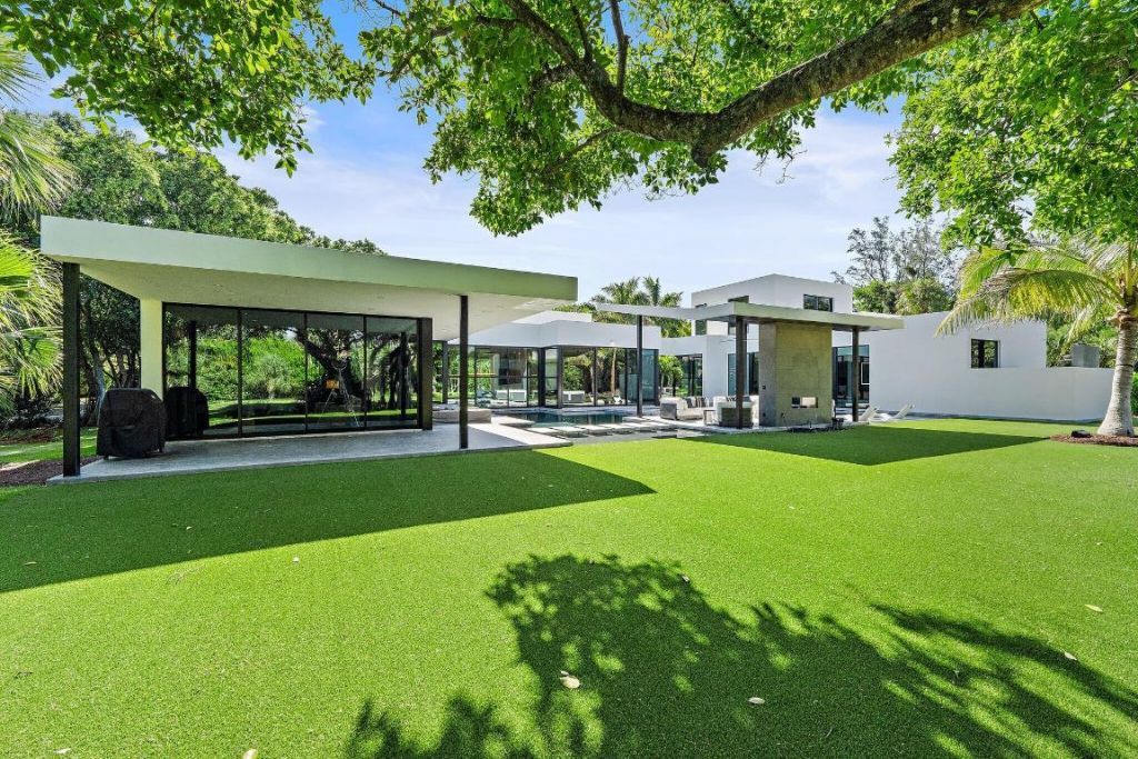 12 N Beach Road, Jupiter Island, FL 33455 Photo