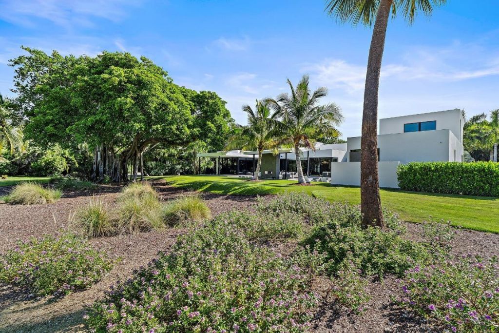 12 N Beach Road, Jupiter Island, FL 33455 Photo