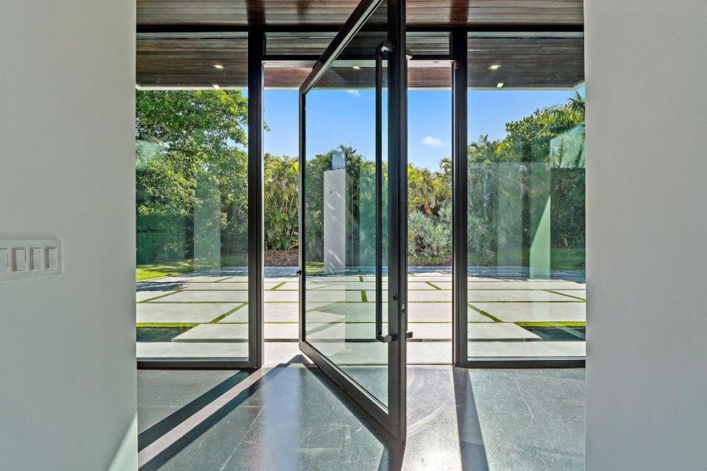 12 N Beach Road, Jupiter Island, FL 33455 Photo