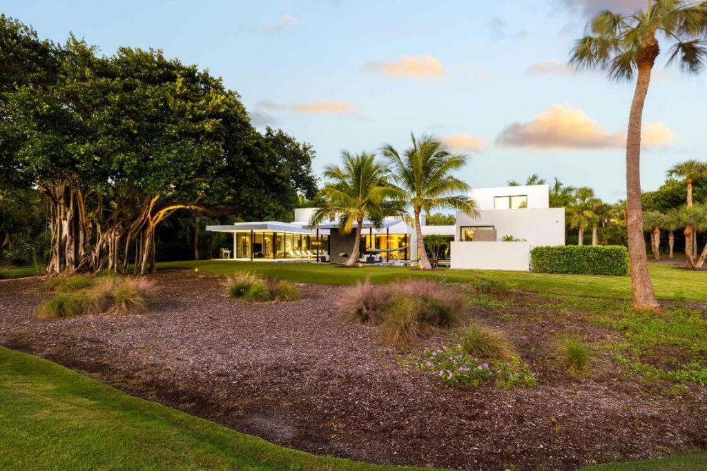 12 N Beach Road, Jupiter Island, FL 33455 Photo