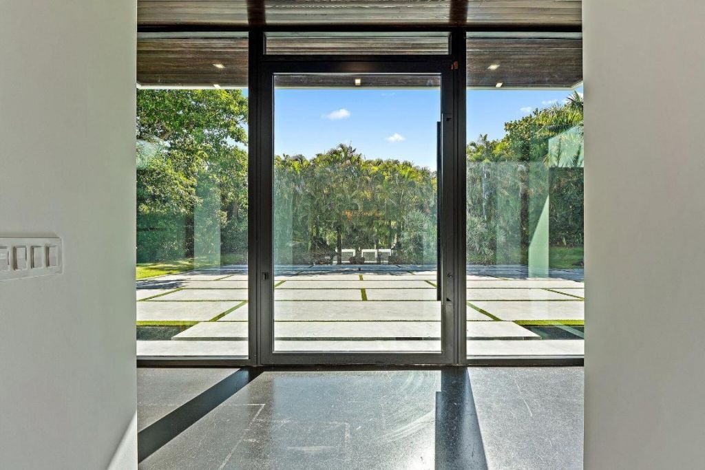 12 N Beach Road, Jupiter Island, FL 33455 Photo