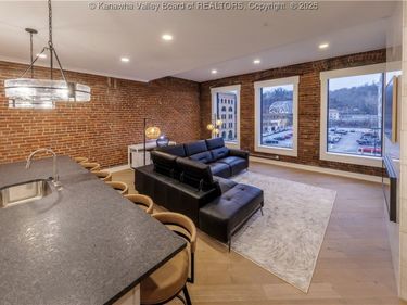 814 Virginia Street E, Unit 8, Charleston, WV 25301