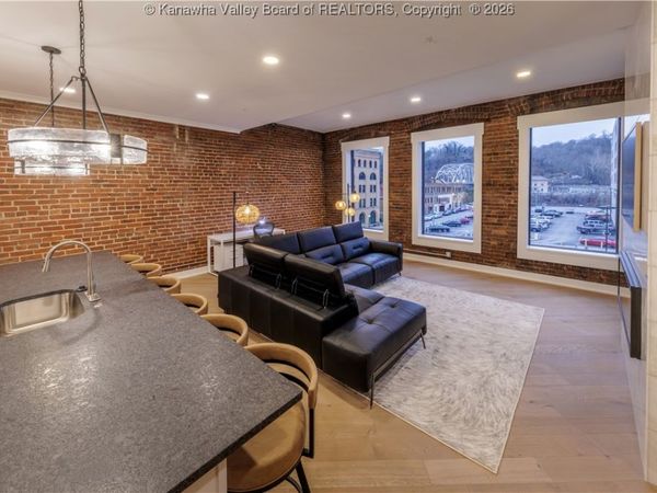 814 Virginia Street E, Unit 8, Charleston, WV 25301