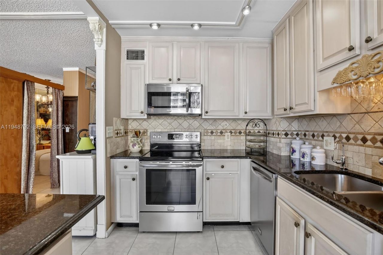 322 Buchanan St, Unit 1108, Hollywood, FL 33019 Photo